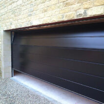 Garažo segmentiniai vartai LPU67 silkgrain