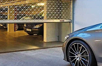 Secure night doorfor collective garages.